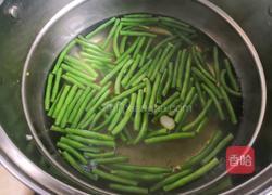 烧肉炒豆角的做法图解1