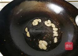 蟹味菇炒青椒丝的做法图解2