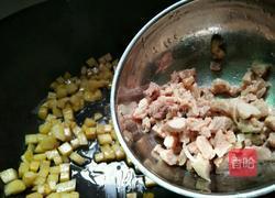 葱香红薯肉末炒饭的做法图解4