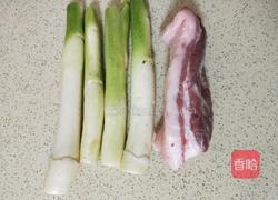 茭白炒五花肉(无油版)的做法图解1