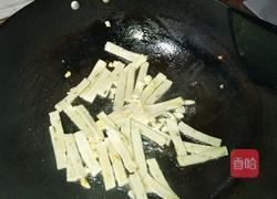 鱼饼炒青瓜的做法图解4