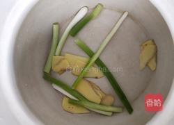 砂锅鱼头汤的做法图解4