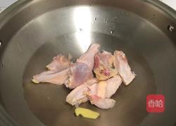 花胶红枣炖阉鸡的做法图解3