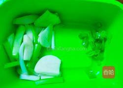 胡萝卜炒西蓝花的做法图解3