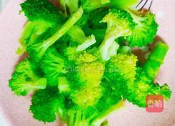 胡萝卜炒西蓝花的做法图解5