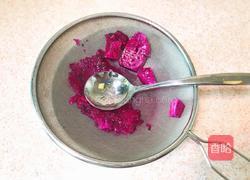 蔬果汁草莓馒头的做法图解1