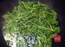 香椿鸡蛋饼的做法图解1