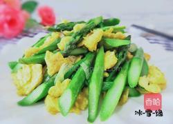 芦笋炒鸡蛋的做法图解1