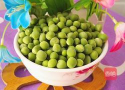 胡萝卜炒豌豆的做法图解3