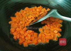 胡萝卜炒豌豆的做法图解6