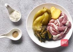 猪粉肠酸菜汤的做法图解1