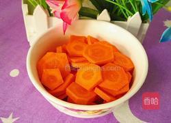 胡萝卜炒西兰花的做法图解3