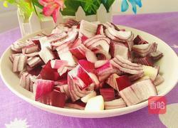 洋葱炒玉米的做法图解2