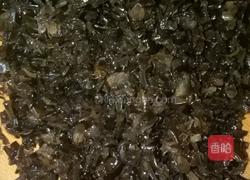 猪肉木耳蘑菇馅馄饨的做法图解3