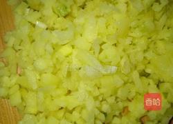 猪肉木耳蘑菇馅馄饨的做法图解5