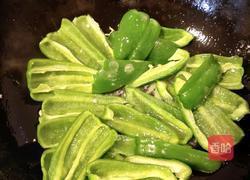 甜椒炒肥肠的做法图解3