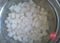 香椿山药炒鸡蛋的做法图解1