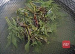 香椿山药炒鸡蛋的做法图解3