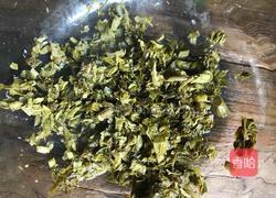 红椒香椿鸡蛋饼的做法图解1