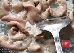 酸菜肥肠的做法图解1