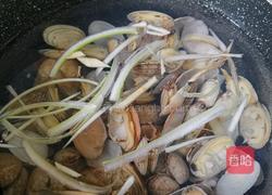 花蛤丝瓜汤的做法图解2