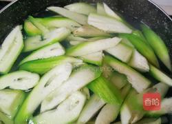 花蛤丝瓜汤的做法图解3