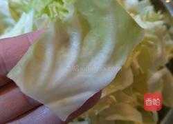 木耳豆腐包炒卷心菜的做法图解3