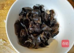 木耳豆腐包炒卷心菜的做法图解4