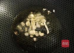 木耳豆腐包炒卷心菜的做法图解5