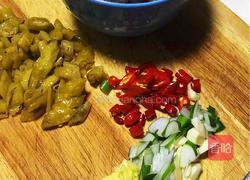 双椒炒春笋的做法图解2