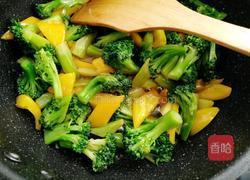 黄椒炒西兰花的做法图解16