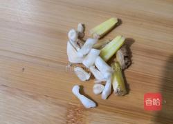 豆角炒肉的做法图解1