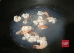 西兰花炒虾仁的做法图解5