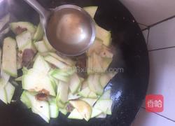 腊肠炒角瓜的做法图解7