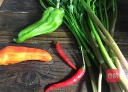 双椒炒野芹菜梗的做法图解1