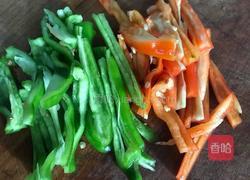 双椒炒野芹菜梗的做法图解6