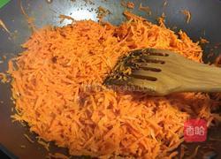 胡萝卜鸡蛋粉丝木耳馅水饺的做法图解1