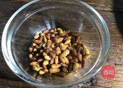 瓜子仁拌野芹菜梗的做法图解7