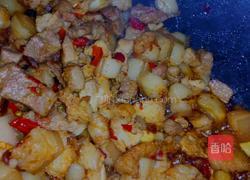 土豆烧肉的做法图解2