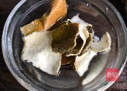 荷叶蒸腊鱼的做法图解2