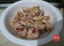 香菇炖鸡腿的做法图解1