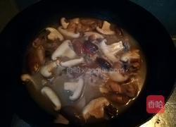 香菇炖鸡腿的做法图解4