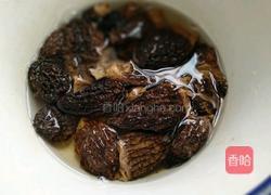 羊肚菌鸡汤的做法图解2