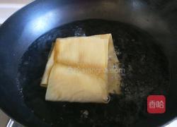 新文美食 鸡蛋韭菜豆皮花的做法图解5