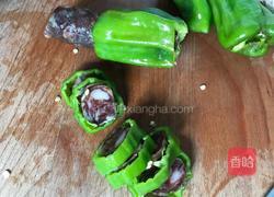 青椒酿香肠的做法图解3