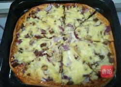 洋葱灌肉肠披萨的做法图解6