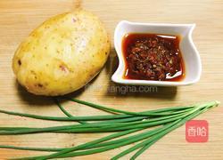 剁椒蒸土豆的做法图解1