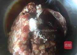 蒸胡萝卜肉丸的做法图解1