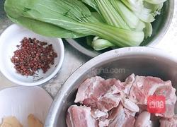 油菜骨头汤的做法图解1