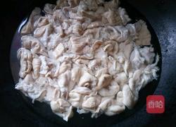 胡萝卜煲肥肠的做法图解2